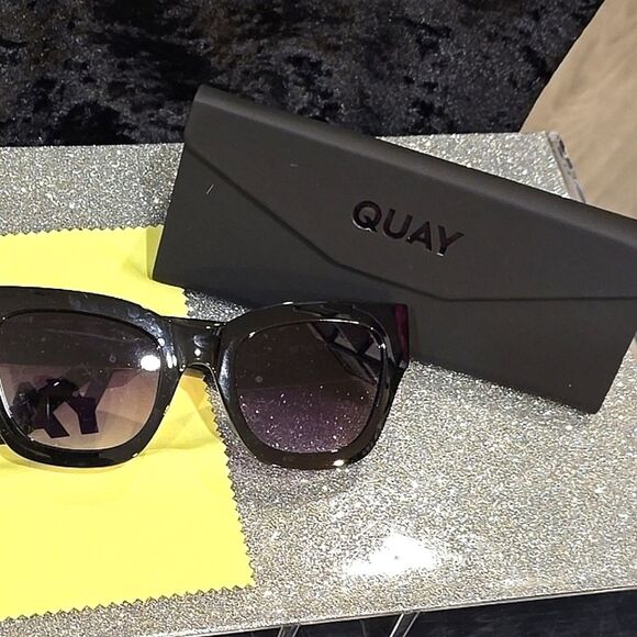 Quay Australia By The Way Oversized Sunglasses - Black/Gradient main image 4